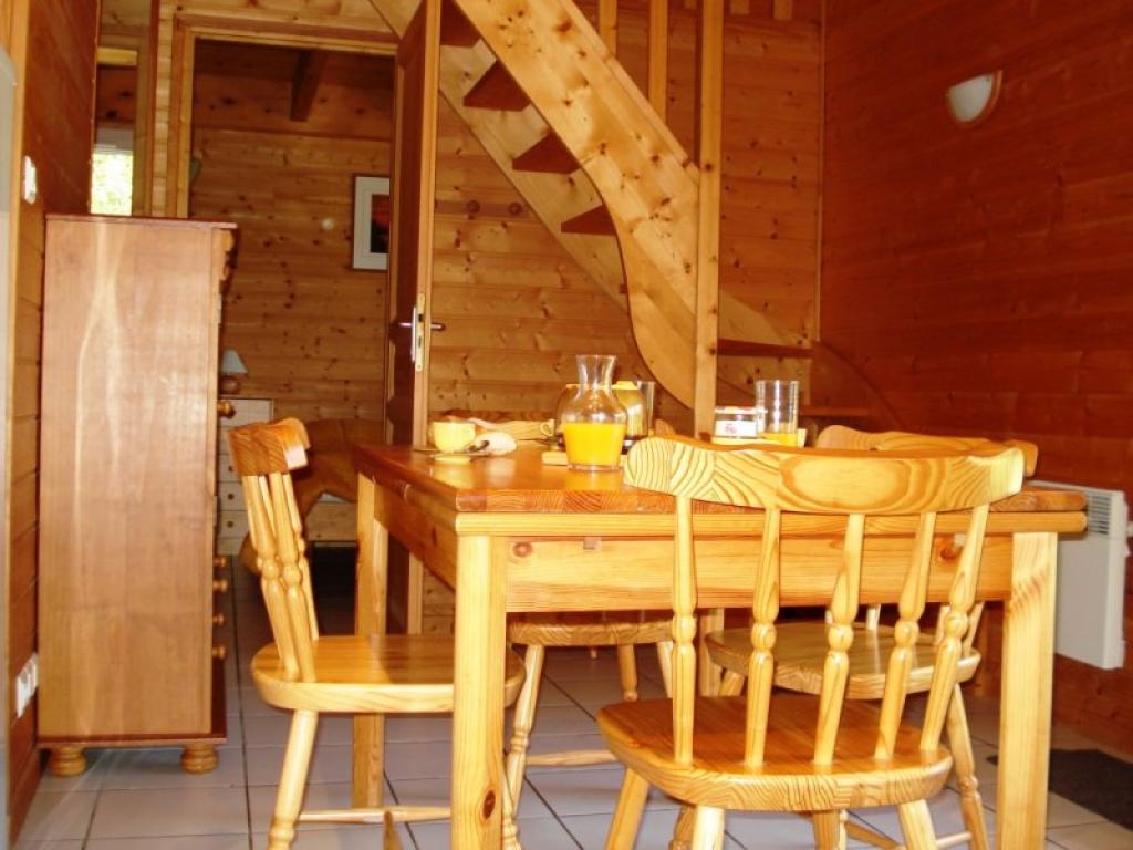 Camping ECRIN D'AUVERGNE : LODGES & SPA PRIVATIF