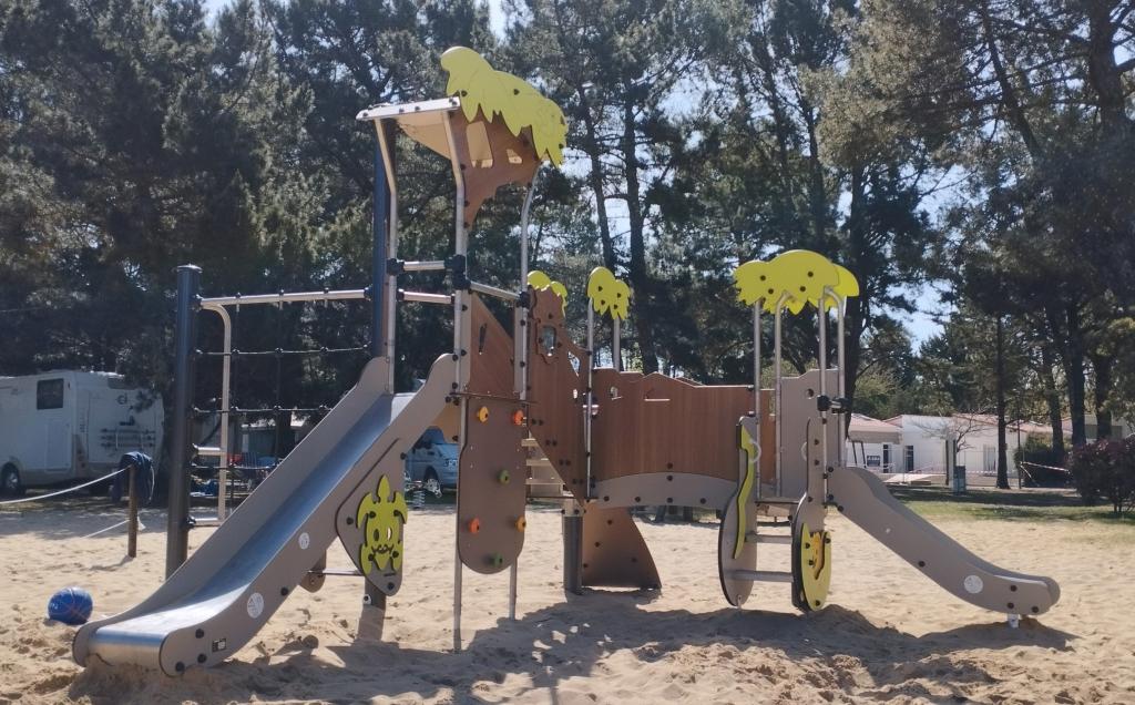 Camping Les Pins Bleus