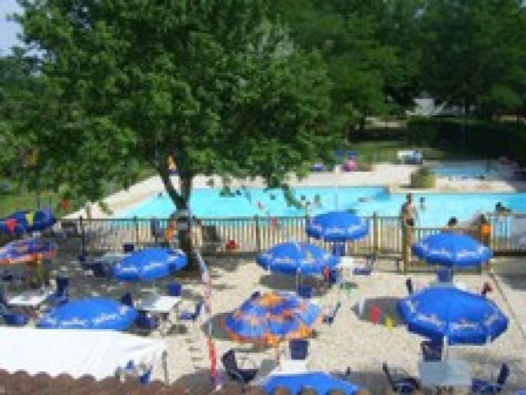 Camping Les Chalets sur La Dordogne
