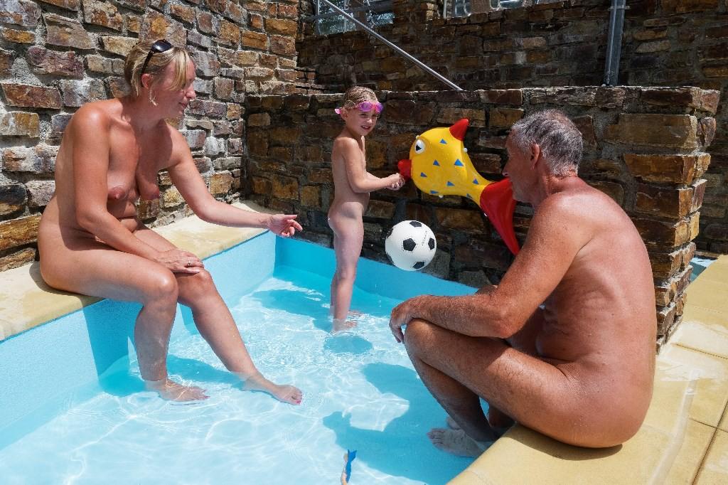 Camping Creuse Nature Naturiste****